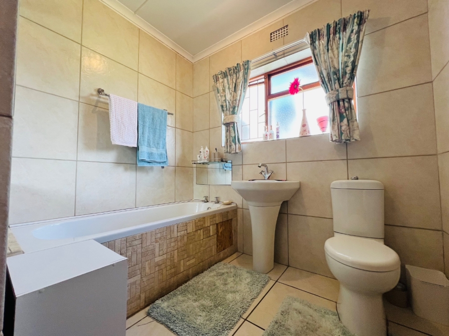 3 Bedroom Property for Sale in Loerie Park Western Cape